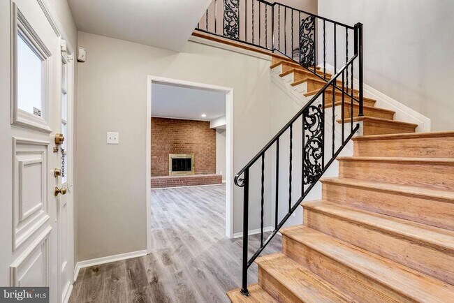 Building Photo - 10823 Colton St