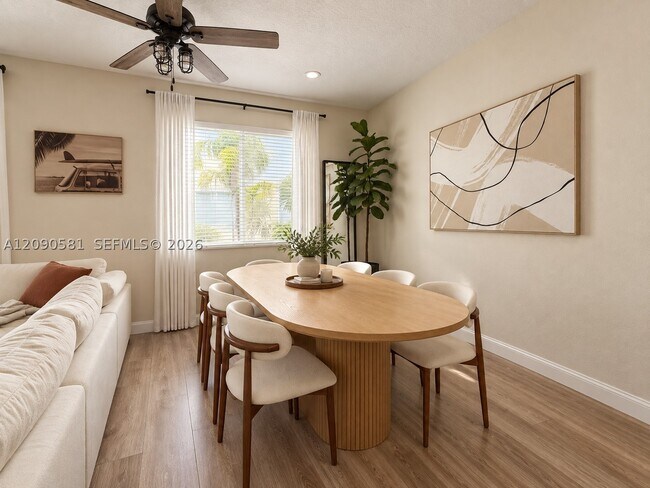 Building Photo - 2913 S Greenleaf Cir