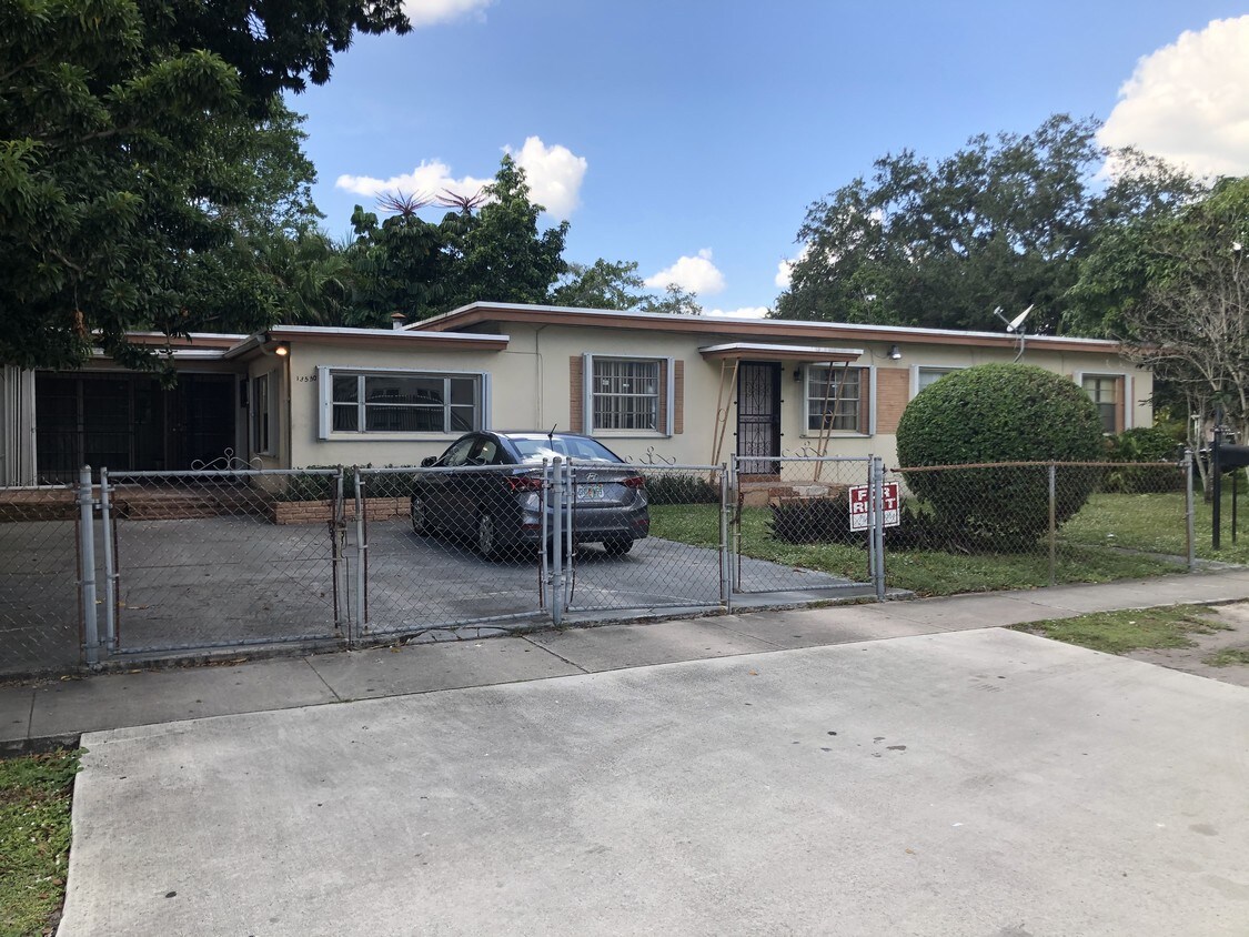 Very spacious 3 bedrooms/2 baths and office - 13550 NE 7th Ave