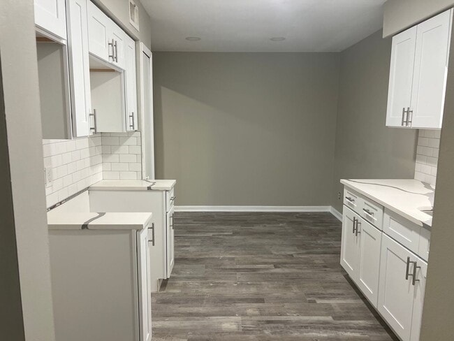 Building Photo - Beautifully Renovated Condo in the Heart o...