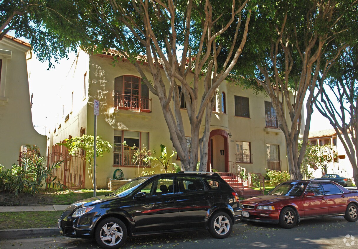 Foto del edificio - 367 N Sierra Bonita Ave