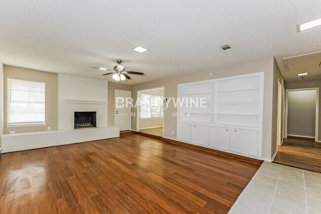 Foto del edificio - 2310 Stockbridge Ct