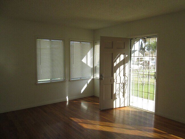 Building Photo - 2273