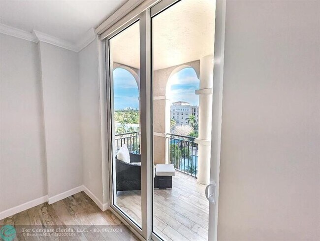 Building Photo - 520 SE 5th Ave