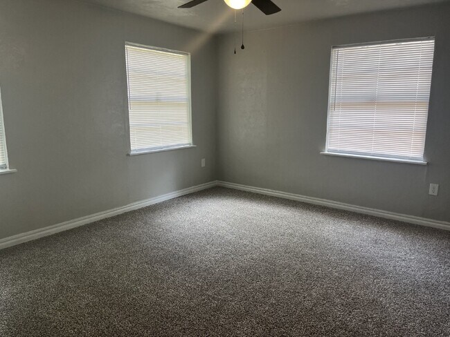 Building Photo - Charming 2-Bed, 2-Bath Home in Shawnee