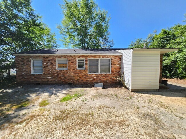 Building Photo - 2427 Young Dr