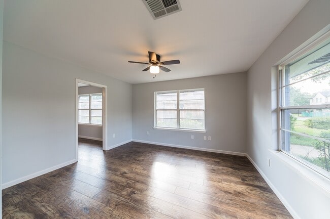 Building Photo - 3627 Tartan Ln