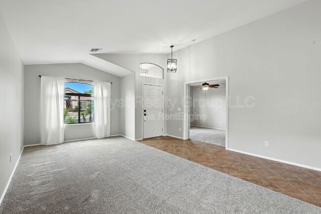 Building Photo - 17848 W Voltaire St