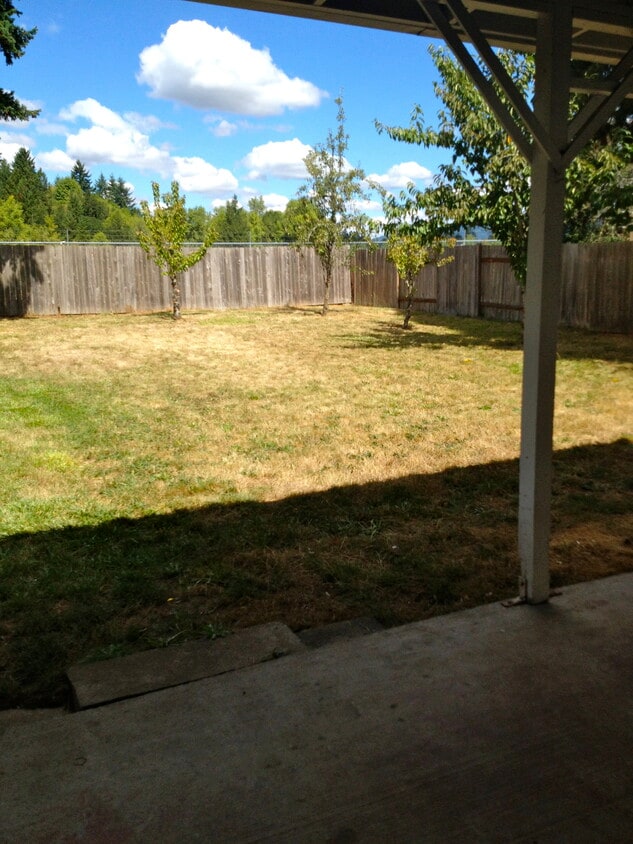 Large back yard - 331 Sweetlane