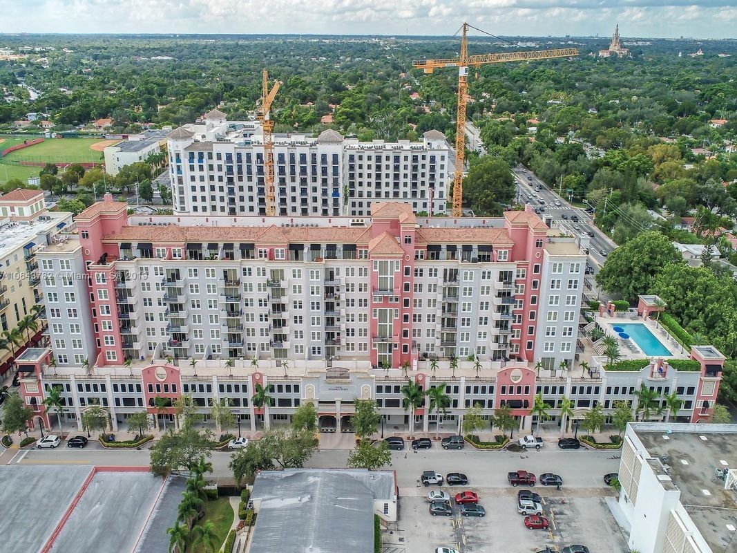 Foto principal - 4100 Salzedo St