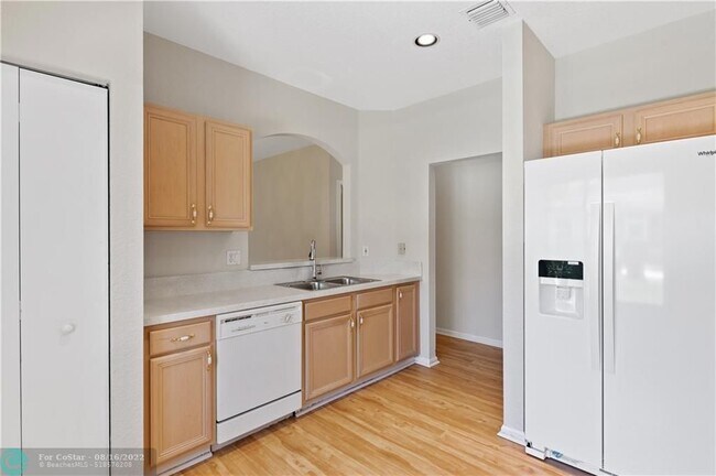 Foto del edificio - 4704 SW 12th Pl