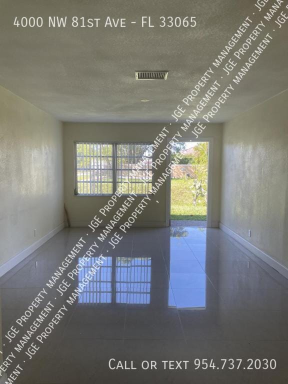 Foto del edificio - 4000 NW 81st Ave