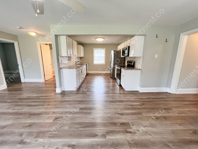 Building Photo - 622 Deese Rd