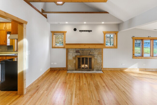 Building Photo - 556 Highland Rd