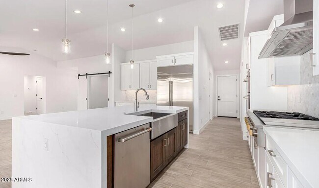 Foto del edificio - 35852 N 10th St