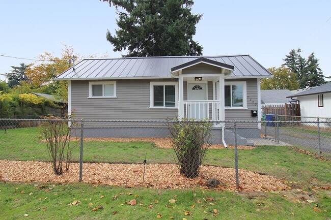 Foto del edificio - Freshly Remodeled 2 Bed/2 Bath Home with D...