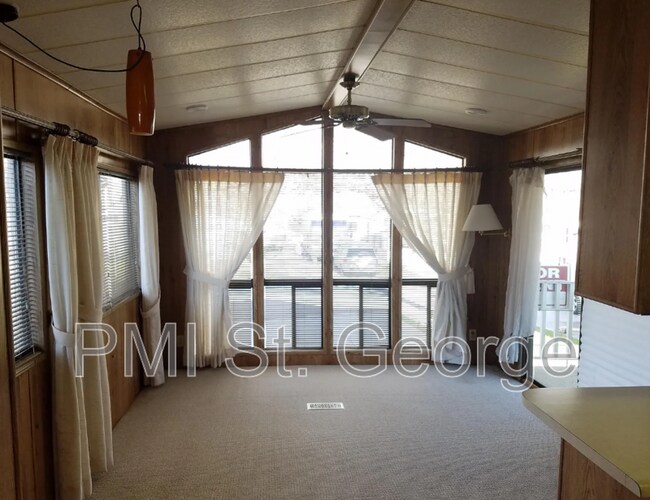 Foto del edificio - 1150 W Red Hills Pkwy