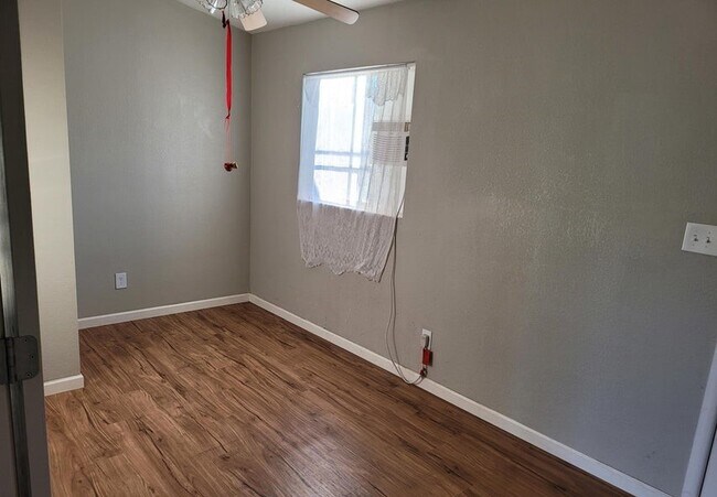 Building Photo - 709 W El Prado Rd