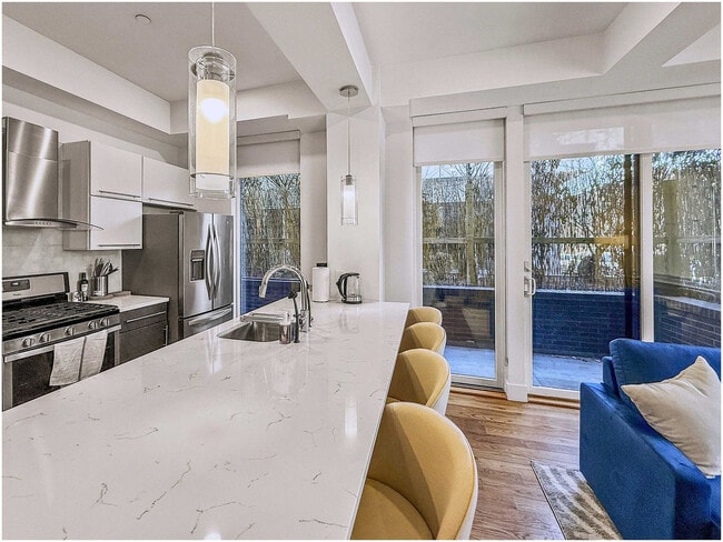 Foto del edificio - 236 W Thompson St