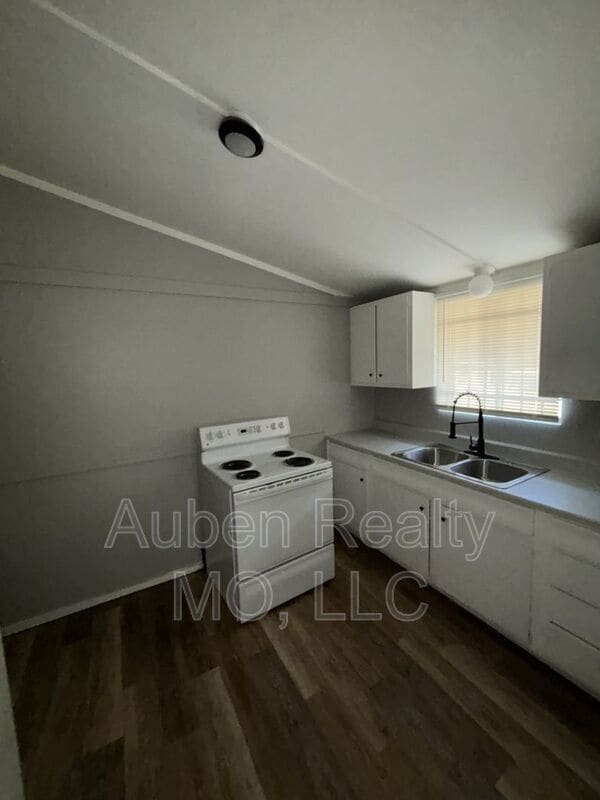 Building Photo - 1300 S Appleton Ave