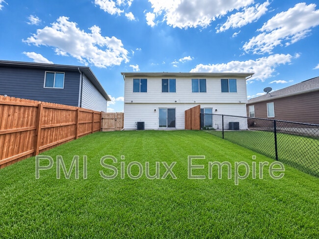 Building Photo - 9600 W Broek Dr