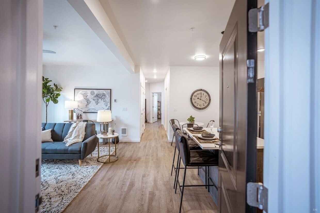 Foto principal - Brand New! AC & 1 covered parking spot inc...