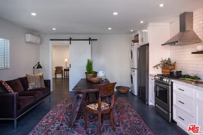 Foto del edificio - 2528 Clyde Ave