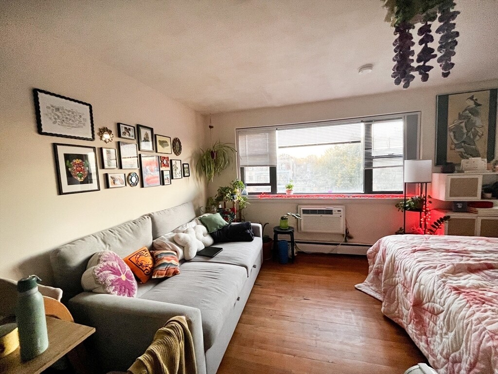 Foto principal - 1066 Commonwealth Ave