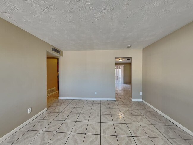 Foto del edificio - 9827 N 10th St
