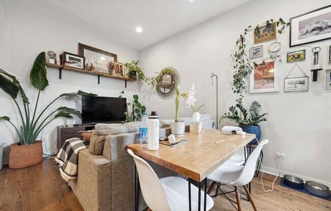 Foto del edificio - 1644 N Hermitage Ave