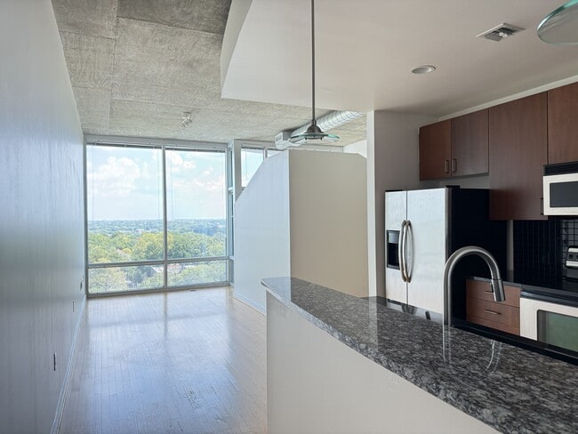 Building Photo - 923 Peachtree St NE