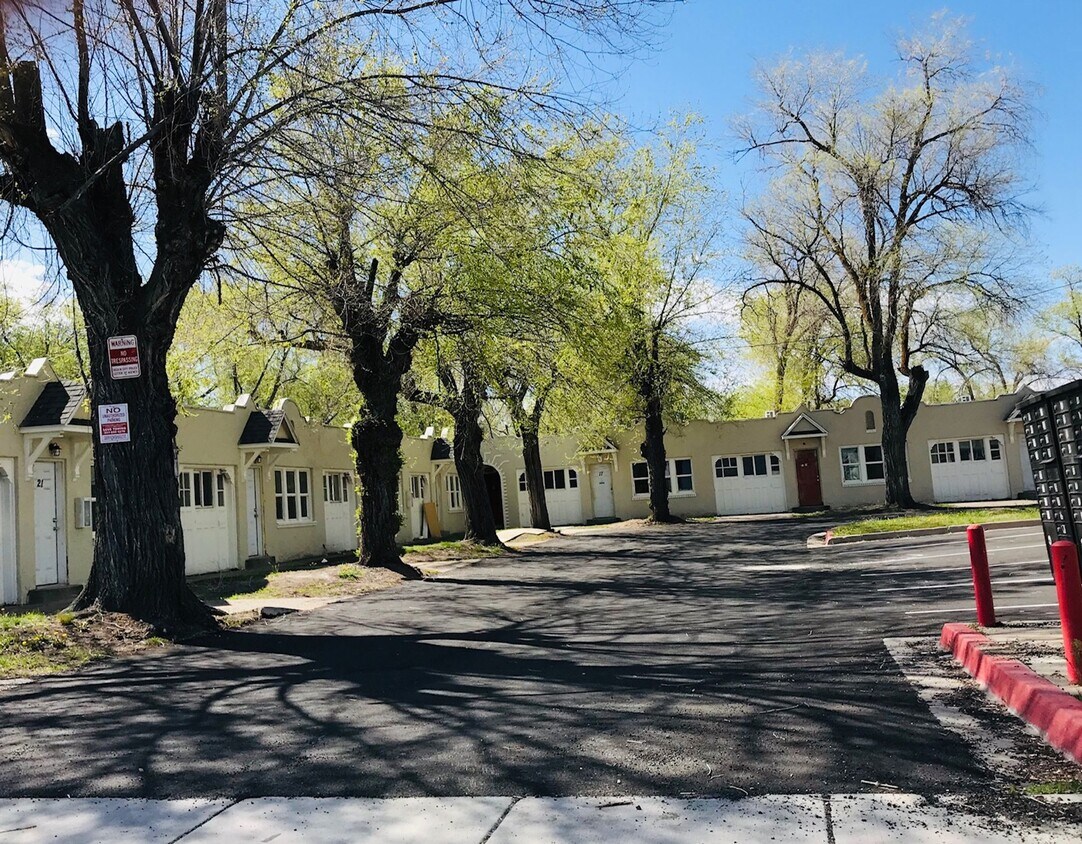 Primary Photo - Updated single level apartment with air co...