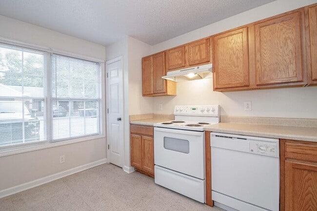 Foto del edificio - 299-E2 Raleigh Dr