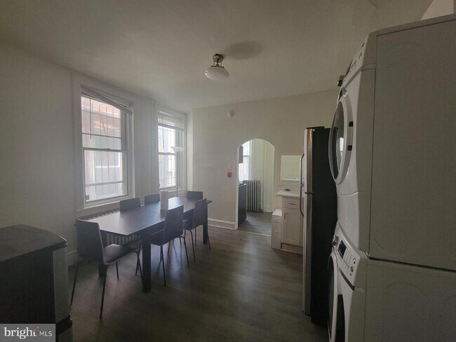 Building Photo - 4053 Spruce St