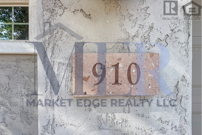 Building Photo - 3Bed/3Bath House in Buckeye! Ready for Immediate Move-In! -- Fenced-In Yard!!