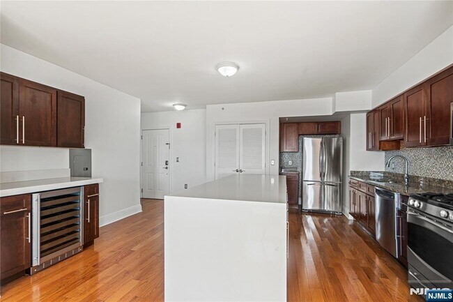 Building Photo - 809 22nd St