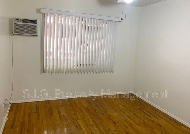 Foto del edificio - 1247 Viola Ave