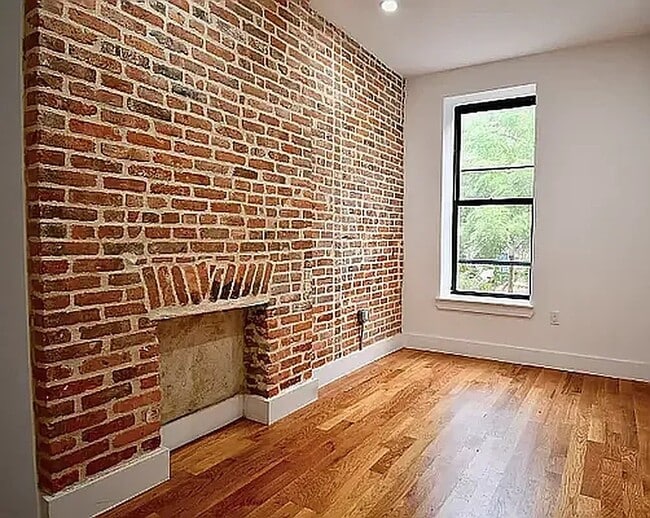 Building Photo - 588 Quincy St