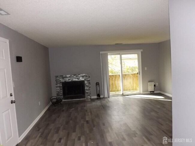 Foto del edificio - 5023 Ravens Crest Dr