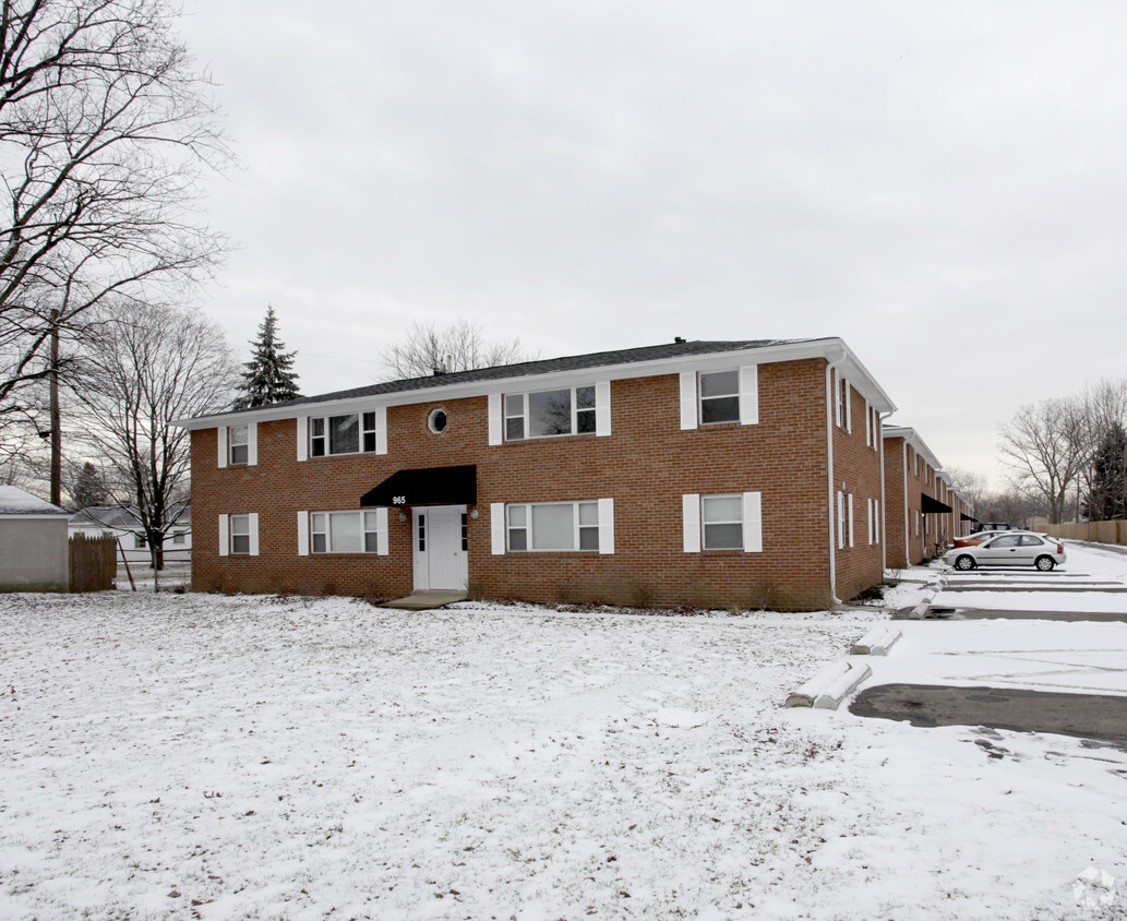 Primary Photo - Fairglade Plaza Apartments