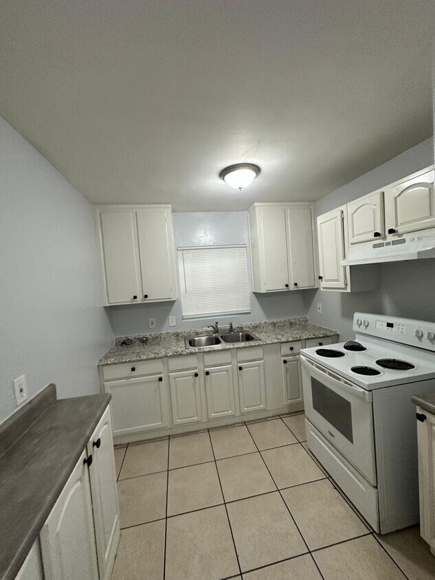 Foto principal - 1109-1111 W 20th St