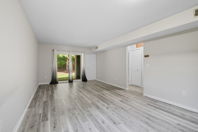 Foto del edificio - 402 Twin Circle Dr