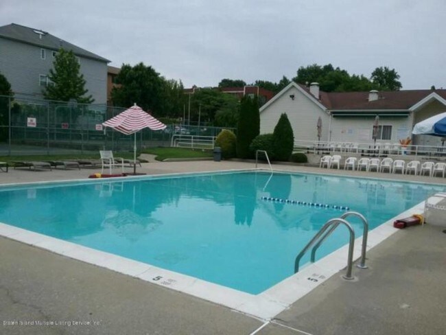 Foto del edificio - 41 Wellington Ct