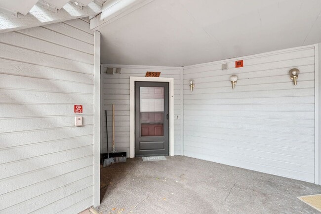 Building Photo - 952 Acapulco Ct