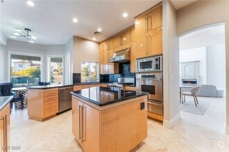 Building Photo - 2221 Glenbrook Way