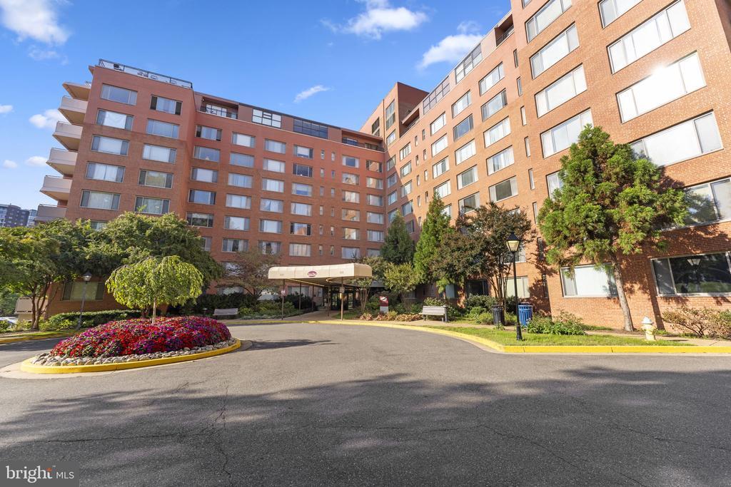 Foto principal - 1111 Arlington Blvd