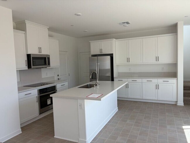Building Photo - 36549 Altisima Dr