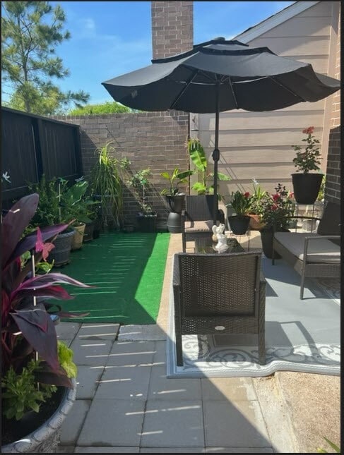 Foto del edificio - 13840 Hollowgreen Dr