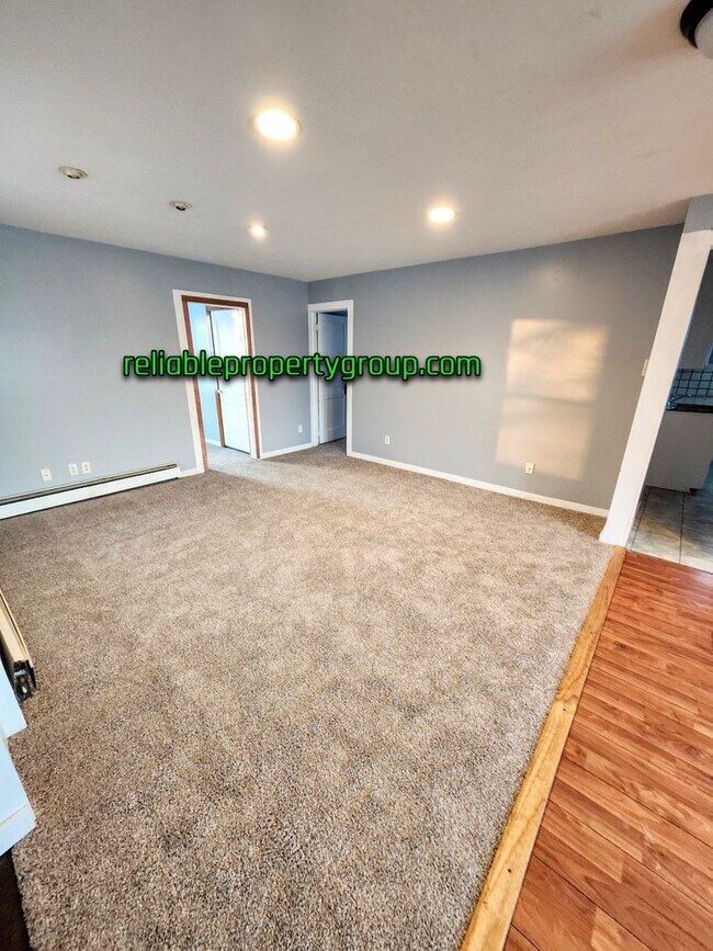 Foto del edificio - New Listing in Fort Wayne