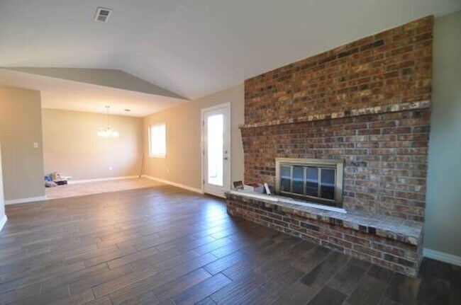 Foto del edificio - Great 4 Bedroom home in Convenient Location